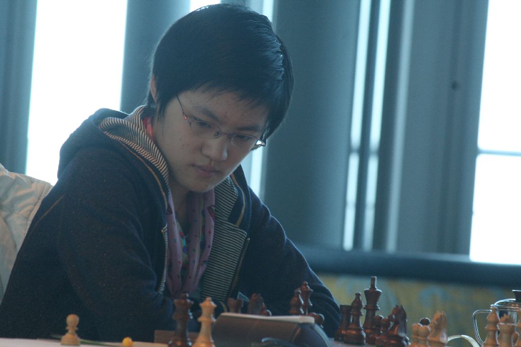 Round 4: Yifan Wins Against Chen