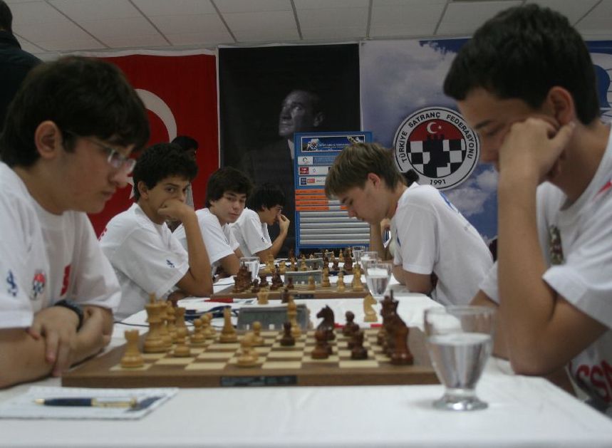 Takım Madalya Umutları Bitti: Türkiye-A, Rusya'ya 3,5-0,5 Yenildi,