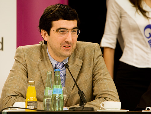 Kramnik Pes Etmedi ve İlk Galibiyetini Aldı: 6-4!