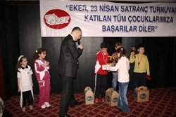 Eker Sütlü Tatlı 10 Yaş Altı Ödüllü Satranç Turnuvası Sona Erdi