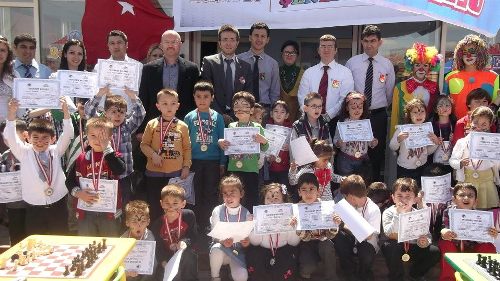 Afyon'da Renkli Ev Çocuk Şenliği