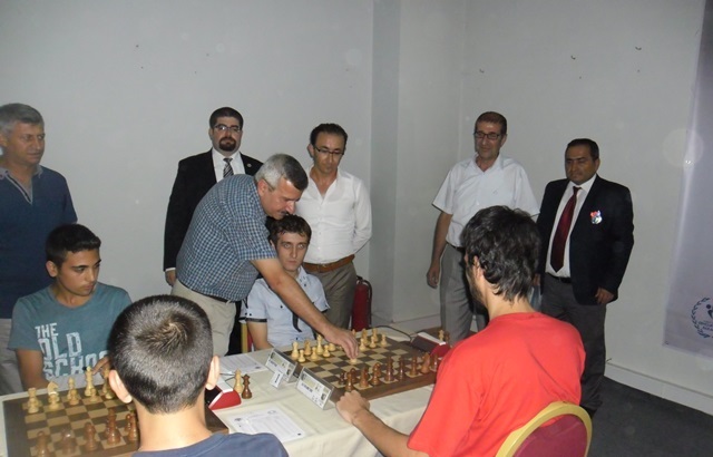 İzmir Açık’ta İlk Hamleler Yapıldı