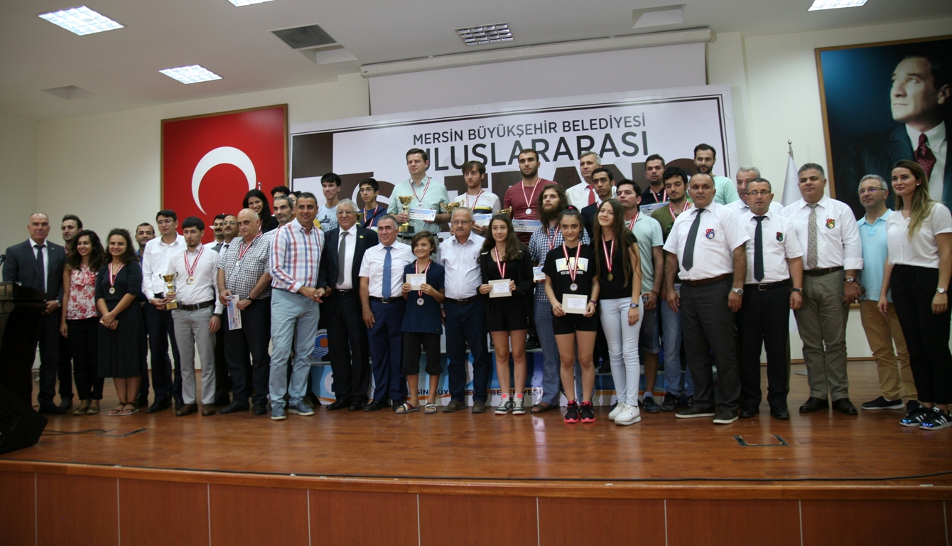 Mersin Açık'ta Liderler GM Rasulov ve Soltani