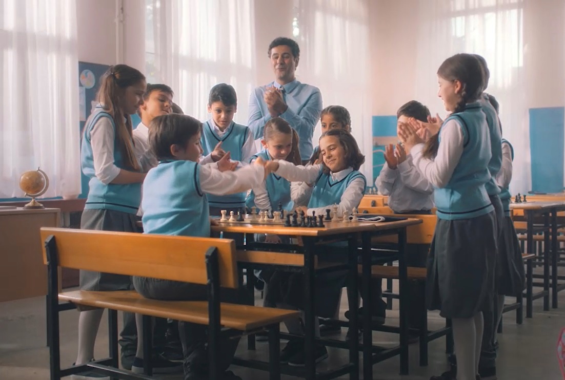 İş Bankası’nın Satranç Sınıfı Reklamları Yayında!