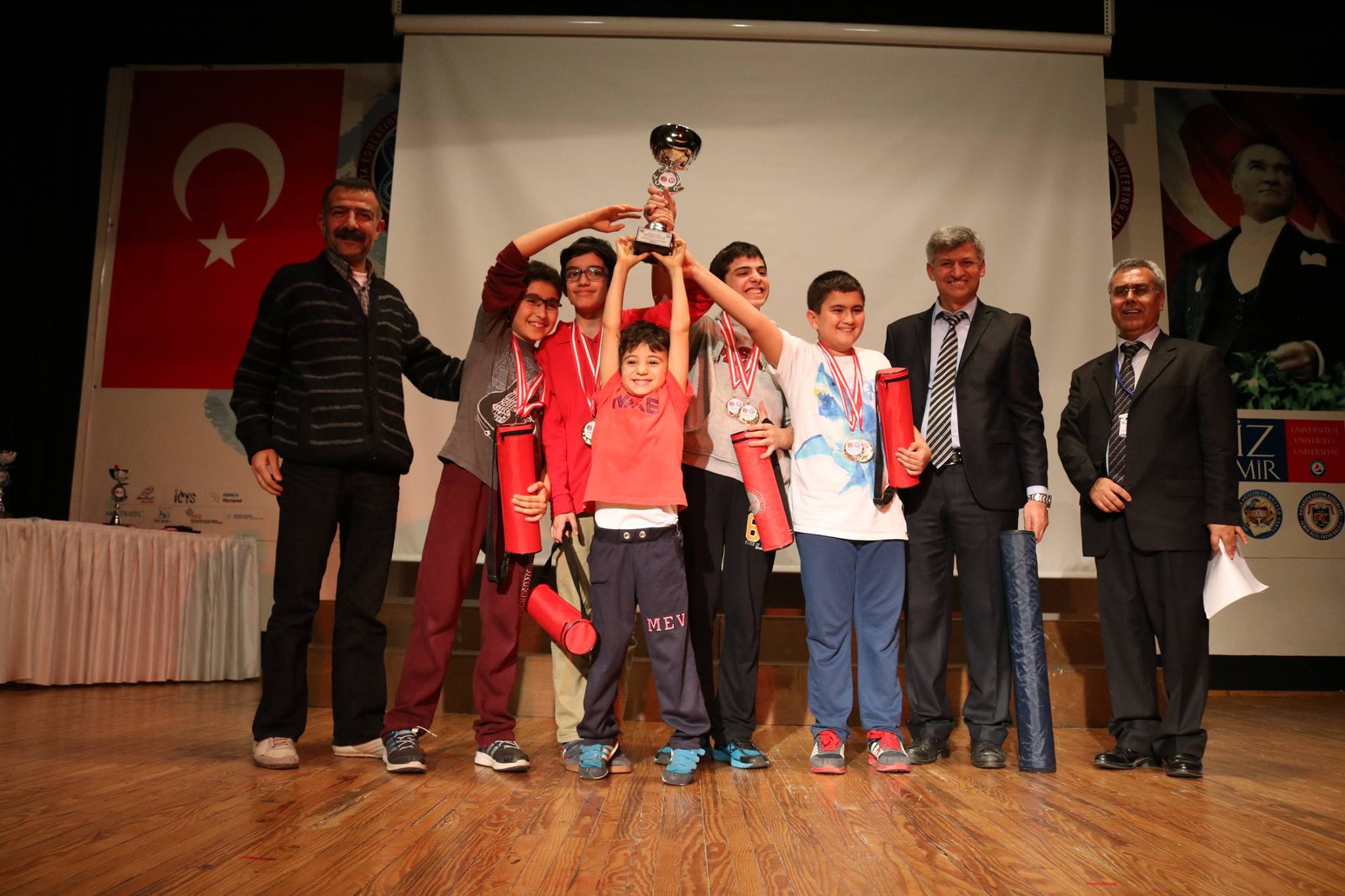 İzmir Üniversitesi- Doğanata Eğitim Kurumları Takım Turnuvası