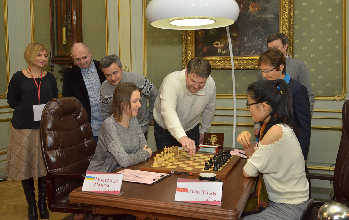 Kadınlar Dünya Şampiyonluğu Maçı’nda Son İki Oyuna Hou Yifan İki Puan Önde Giriyor
