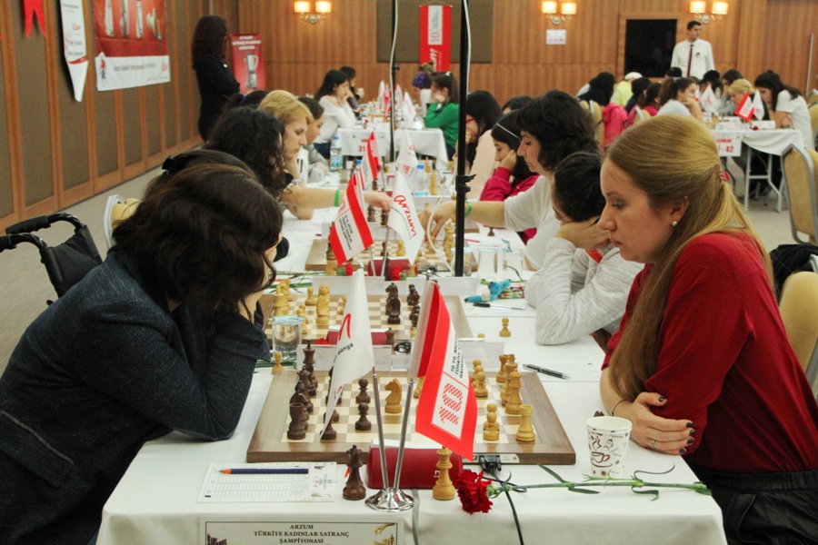 Kadınlar'da IM Atalık Lider