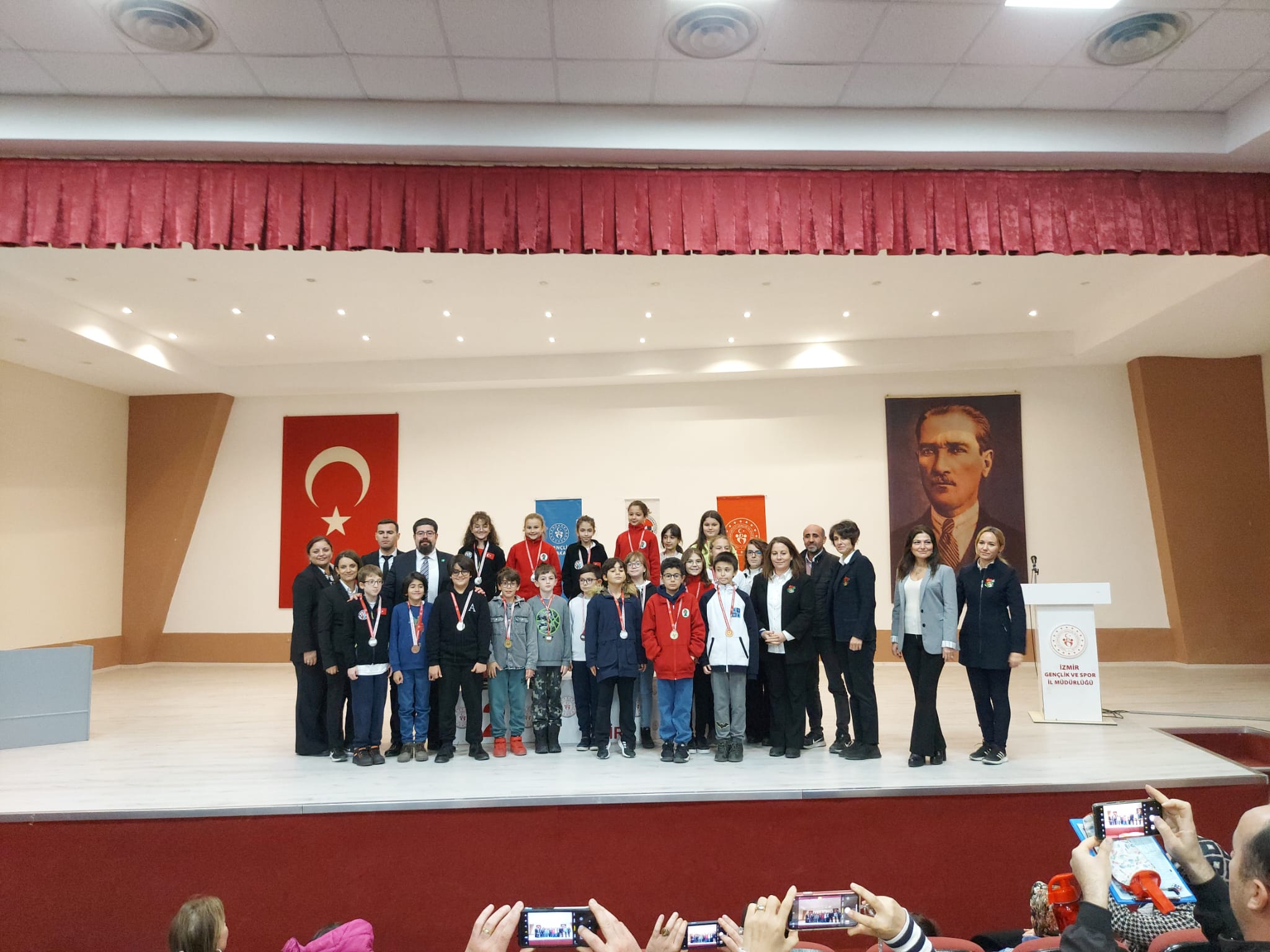 İzmir Küçükler (10-12 Yaş) İzmir Satranç İl Birinciliği Turnuvası Tamamlandı