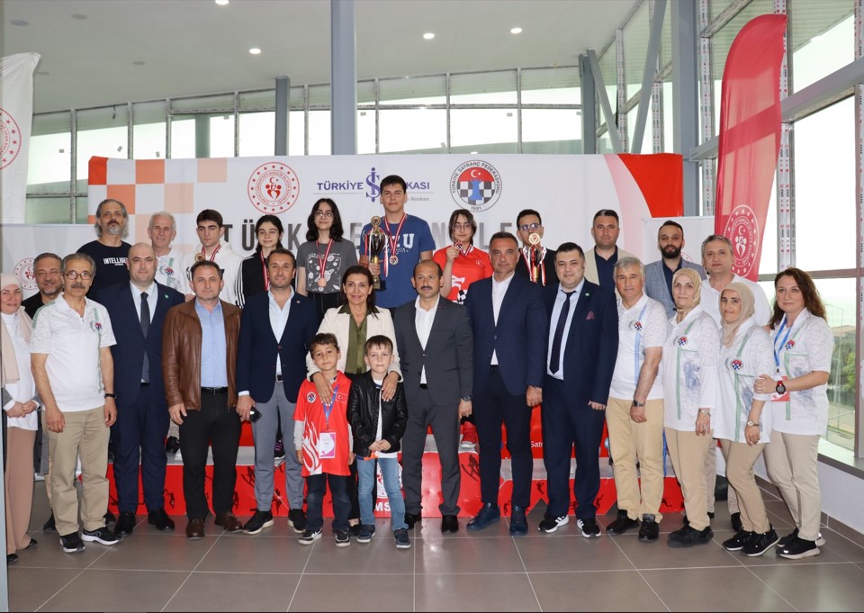 Gençlerde Şampiyon IM Alparslan Işık