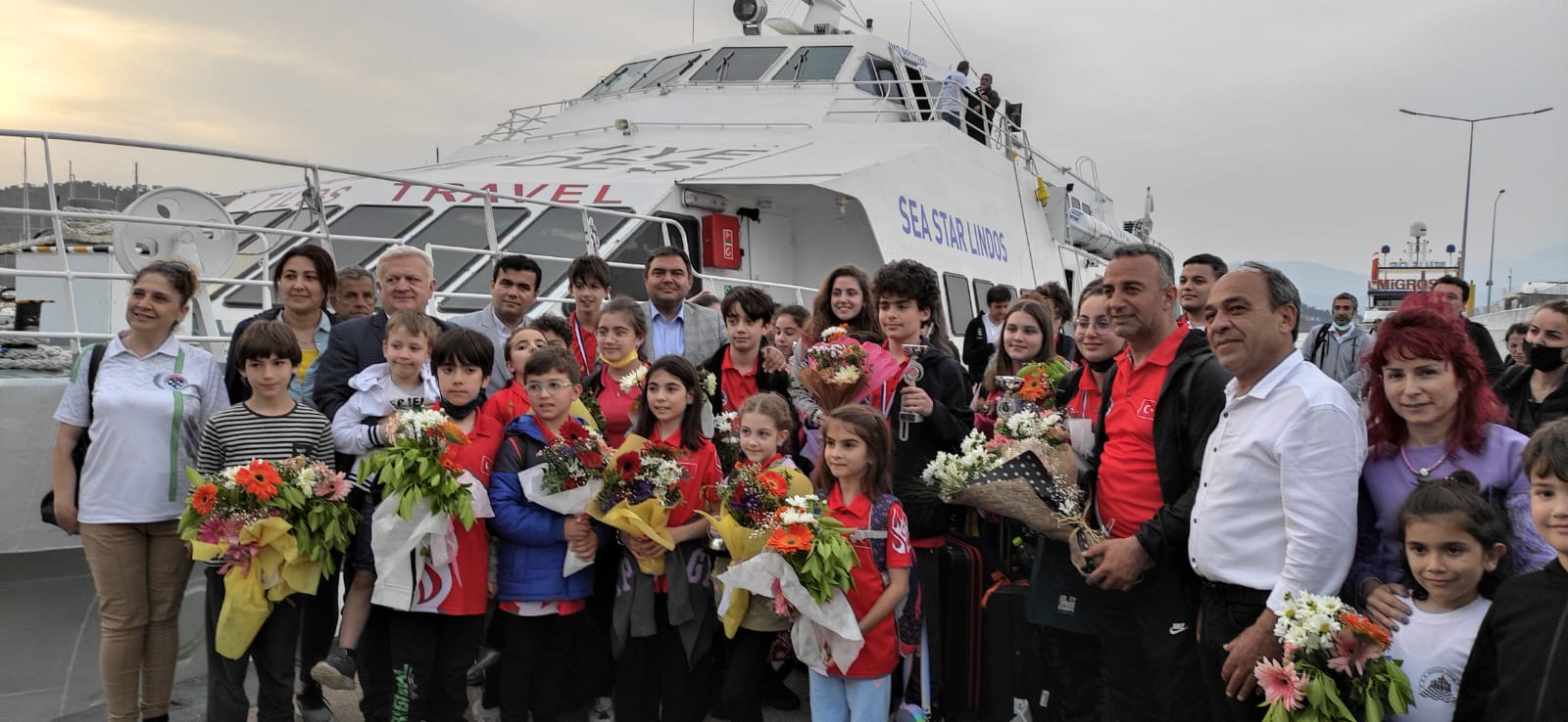Rodos'tan Dönen Kafilemizi Çiçeklerle Karşıladık