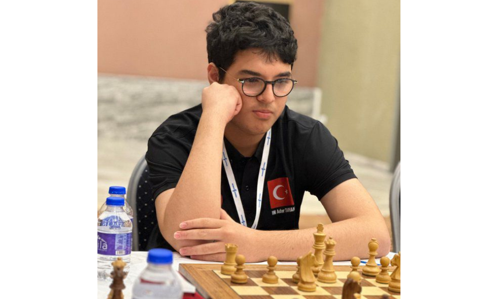 Adar Tarhan İkinci GM Normunu Aldı