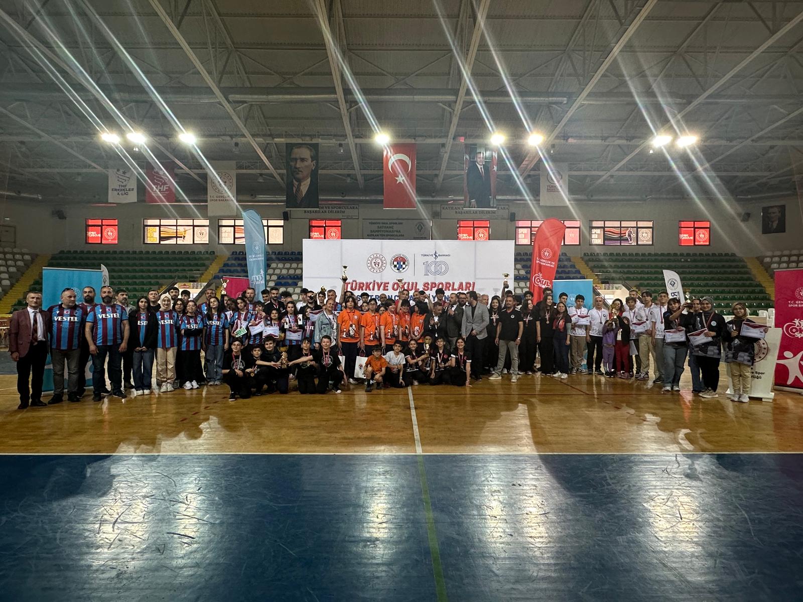 Okul Sporlarında Ödüller Sahiplerini Buldu