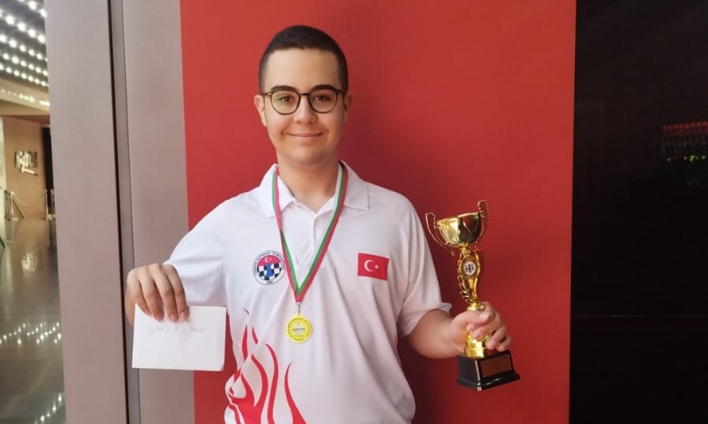 Kemal Bulut, Bulgaristan’daki Uluslararası Satranç Turnuvasında Şampiyon Oldu