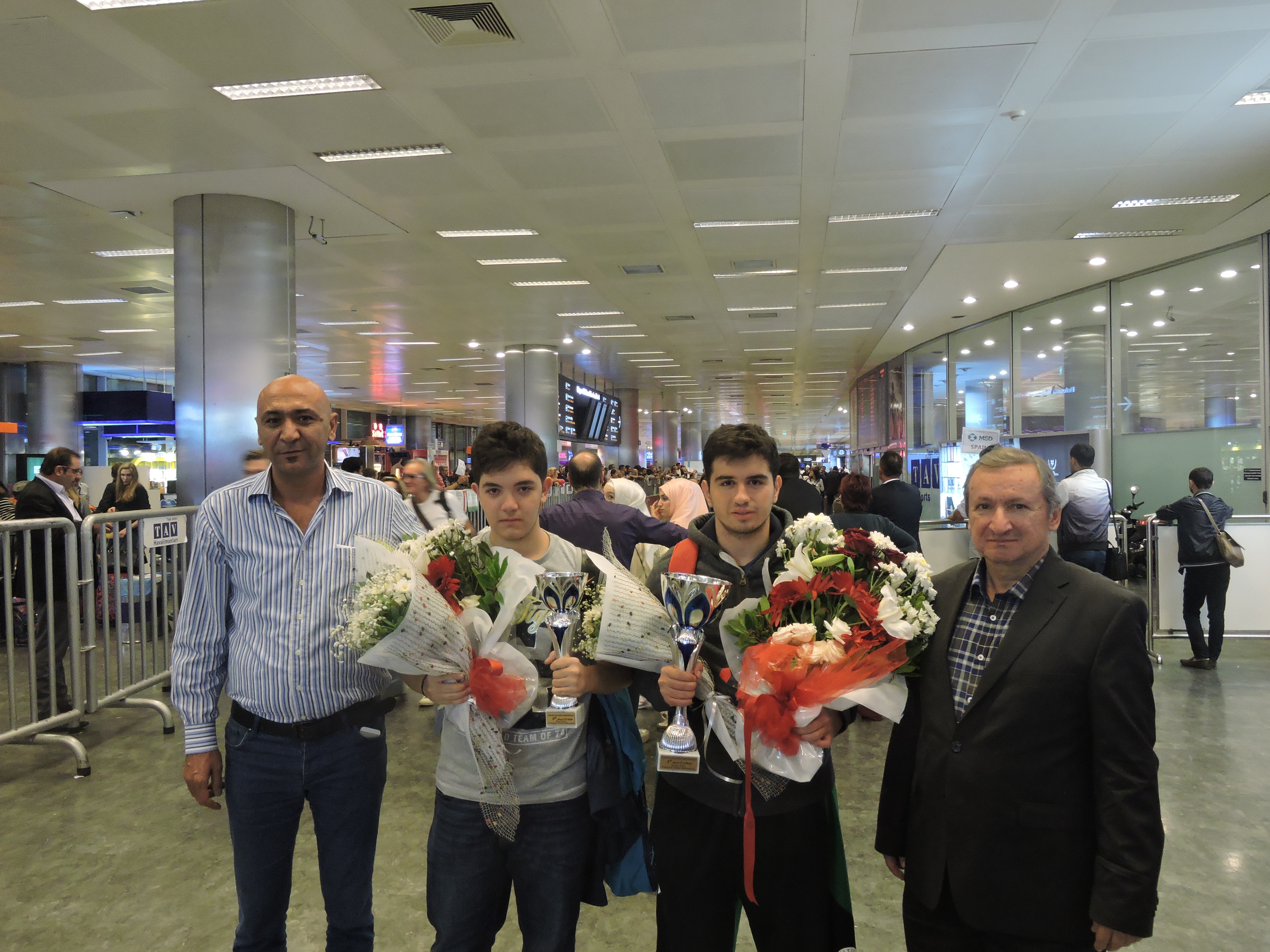 Sporcularımız Çiçekler İle Karşılandı