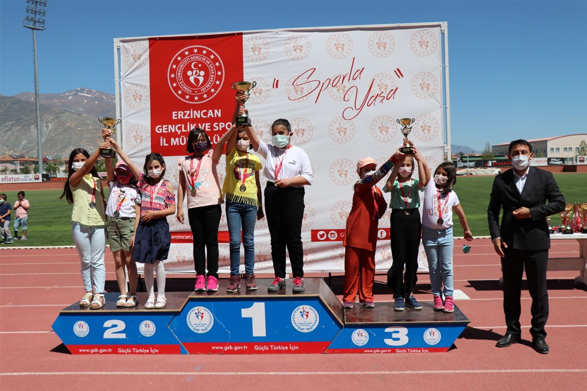 Erzincan'da Okul Sporları Satranç Turnuvası Ödülleri Sahiplerini Buldu