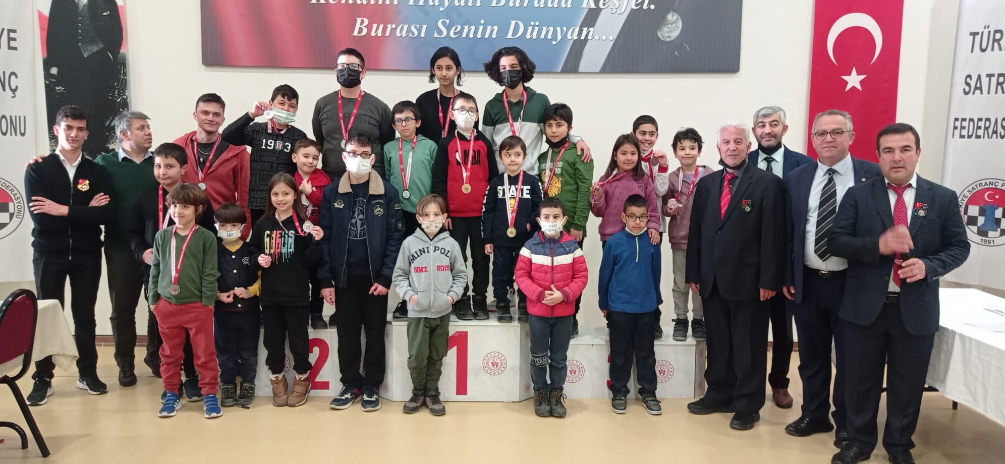 Antalya İstiklal Marşı'nın Kabulü Satranç Turnuvası Tamamlandı