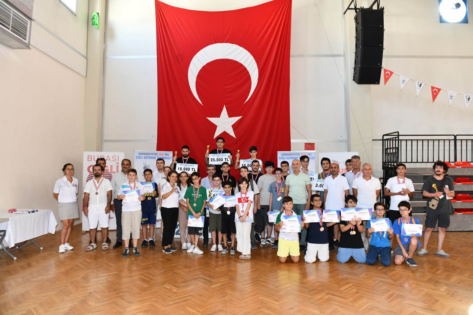 Cumhuriyetin 100. Yılı Çiğli Satranç Turnuvası Düzenlendi